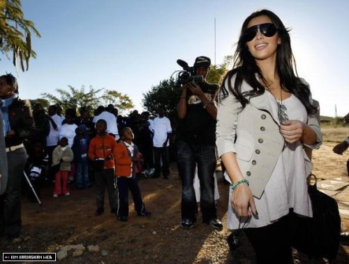 kk_africa2 <em>Kim looks good all over the world.</em>