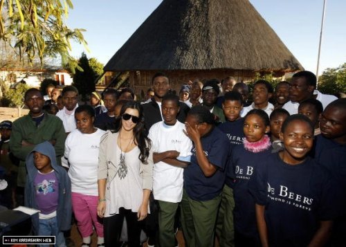 kk_africa3 <em>LOL at the one person who doesn't want to be seen</em>
