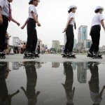 tianfu-square-policewomen-rollerskates-06 Female Cops In China's Tianfu Square