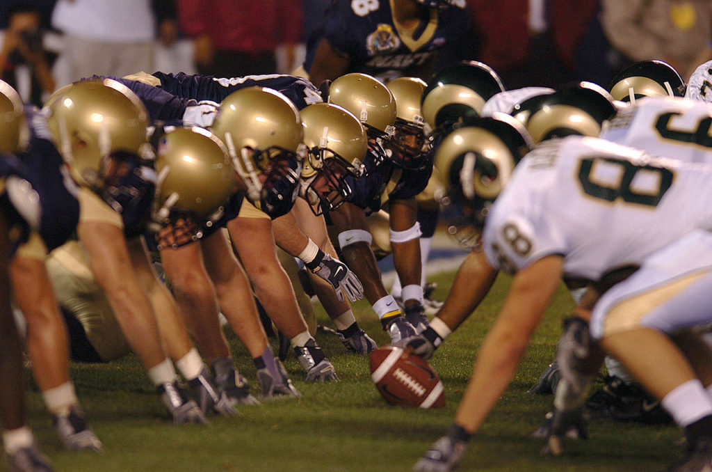 1280px-2005PoinsettaBowl-Navy-LOS