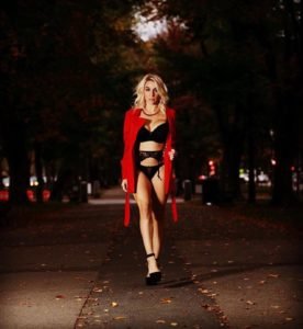 Harper Cox: The Behavior of a Porn Model on Social Networks - Odd Culture